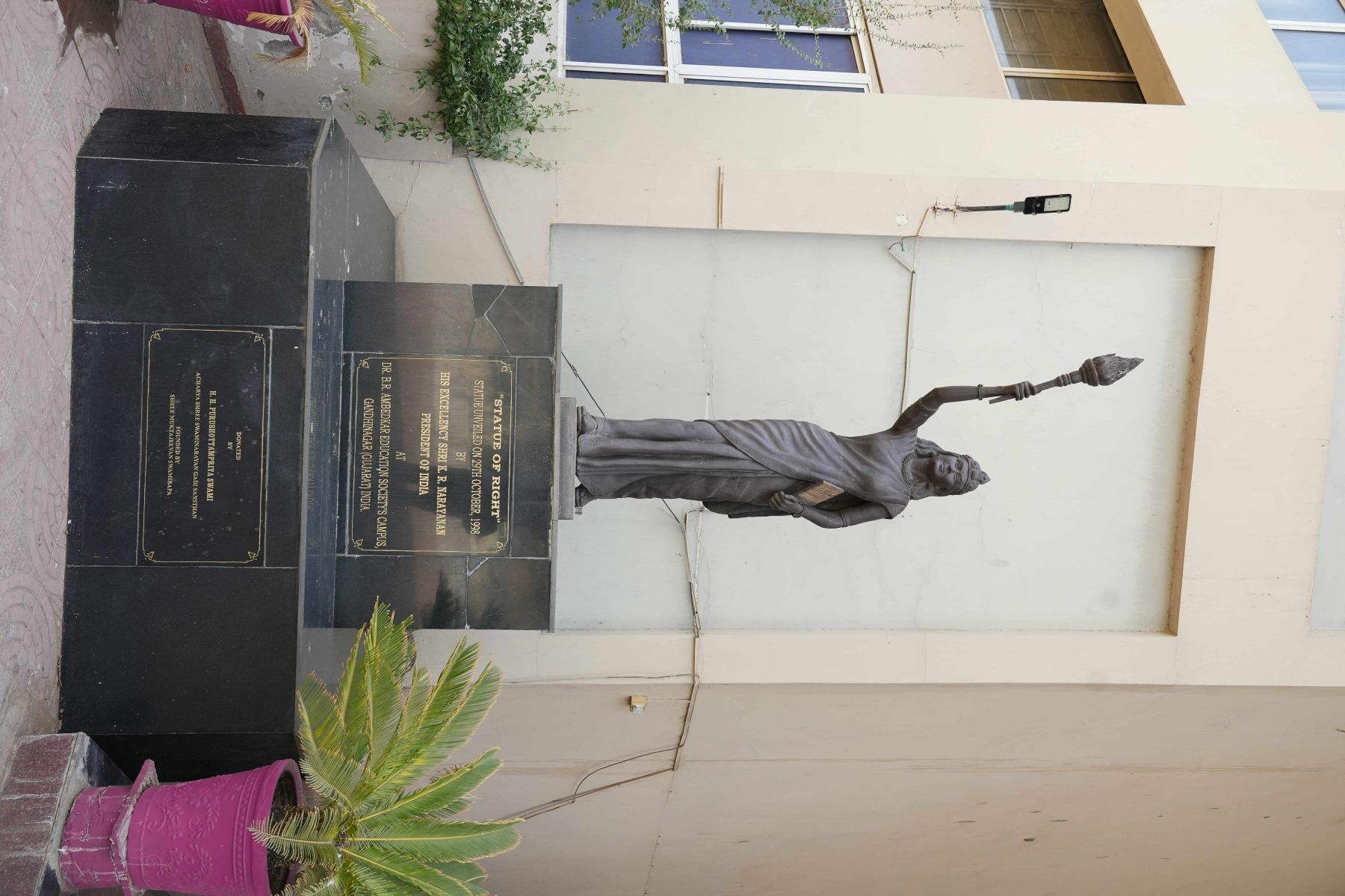 Statue of Right